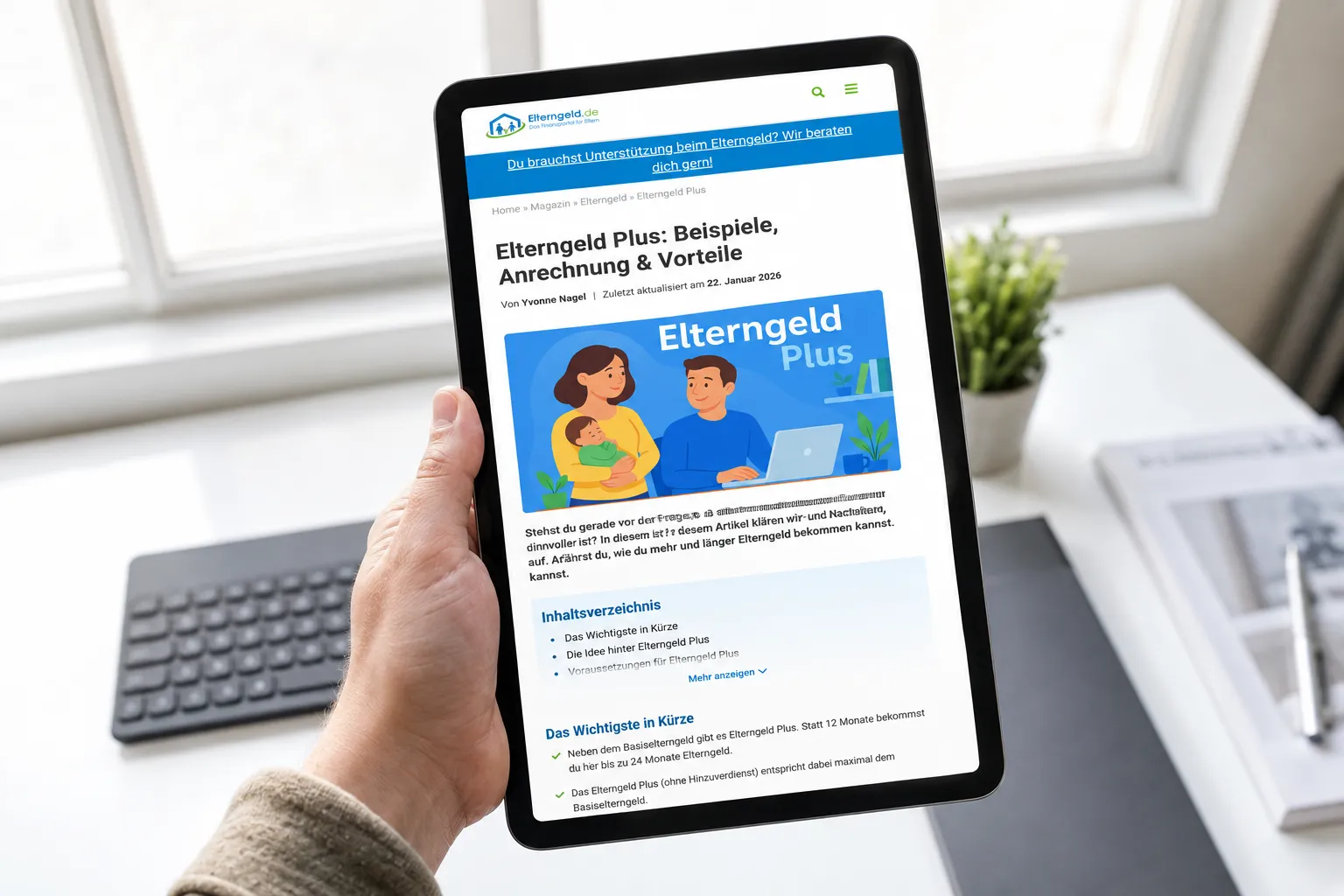 Ratgeberartikel zu Elterngeld Plus auf elterngeld.de auf einem Tablet
