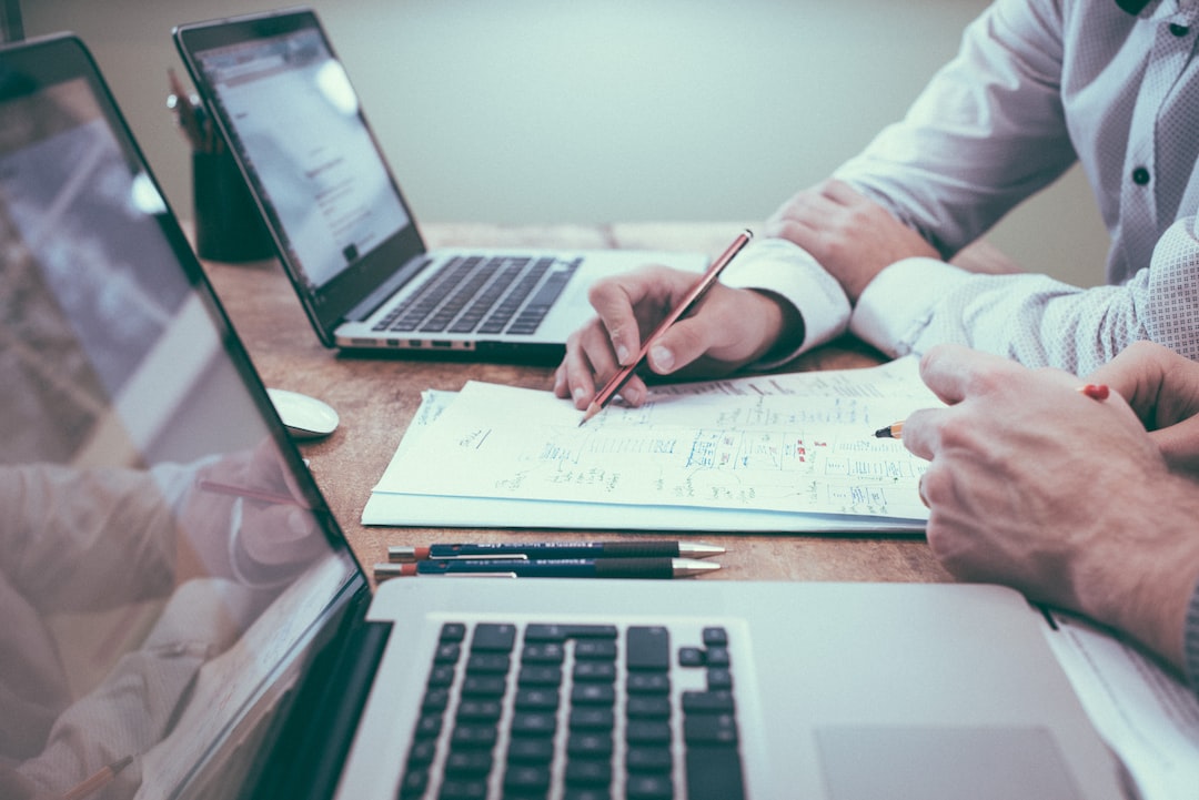 What is online marketing?